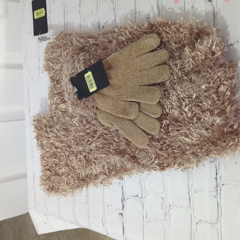 NWT Preston & York Beige Scarf and Glove Set